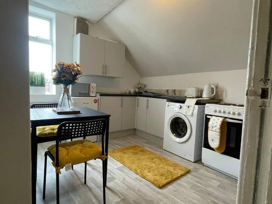 1 Bedroom Flat With En-Suite Leeds  Exterior photo